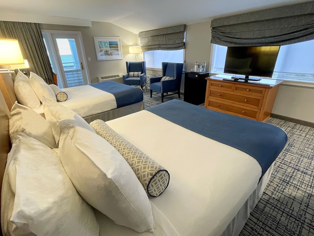 Standard Room, 2 Queen Beds, Balcony photo 2