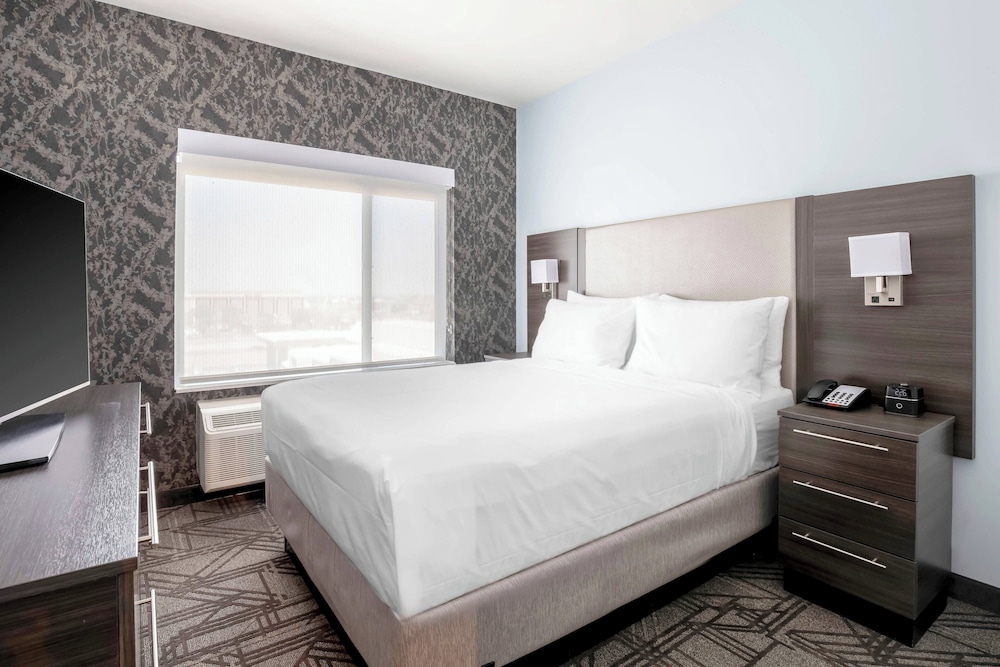 Suite, 1 Bedroom (Mobility Accessible, Roll-In Shower)