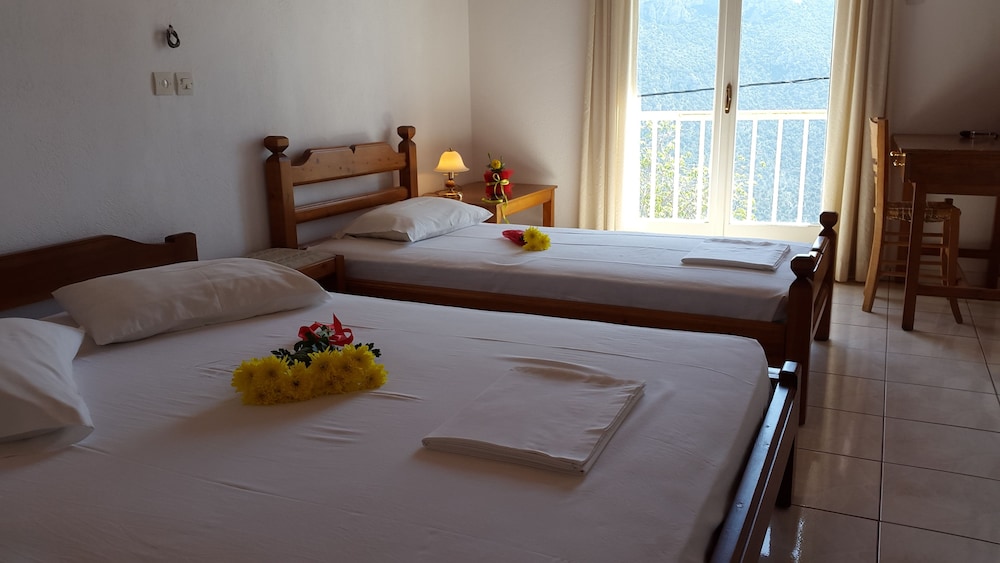 Standard Triple Room, Non Smoking, Mountain View