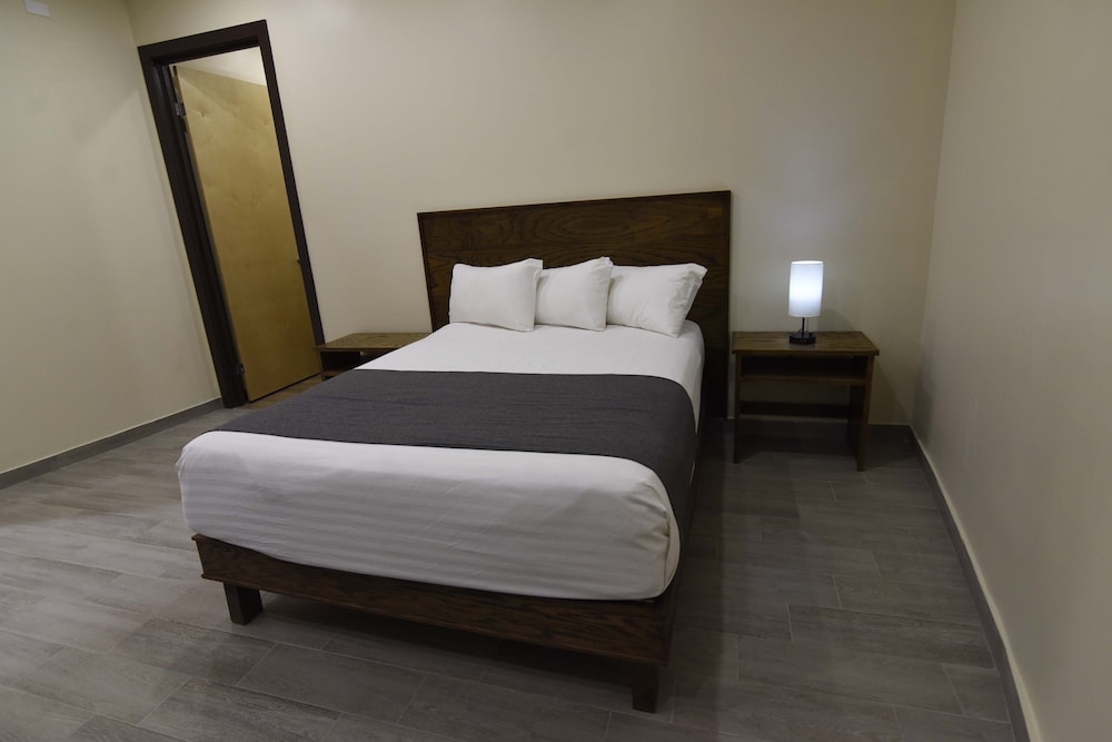 Standard Single Room, 1 Queen Bed photo 1