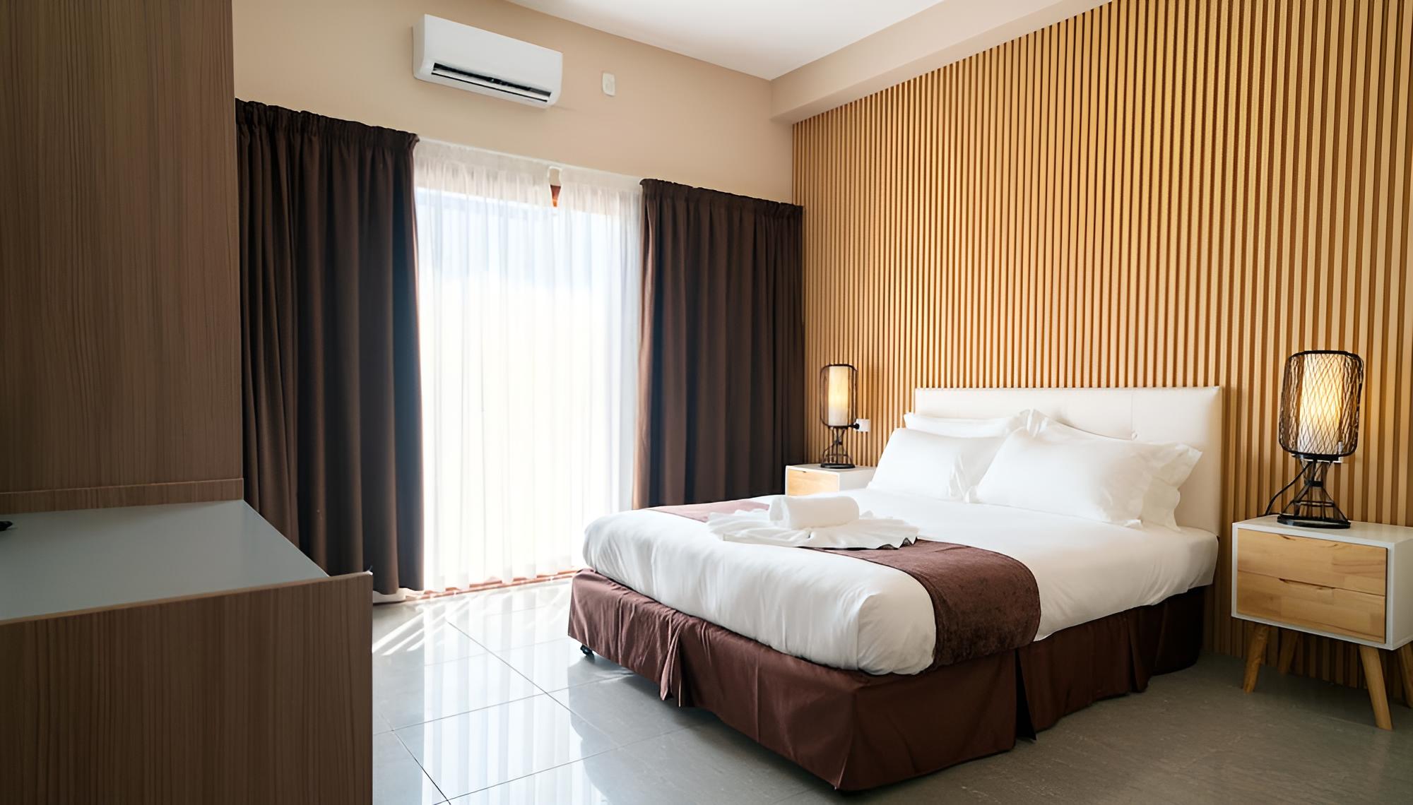 Deluxe Room, 1 Queen Bed photo 4
