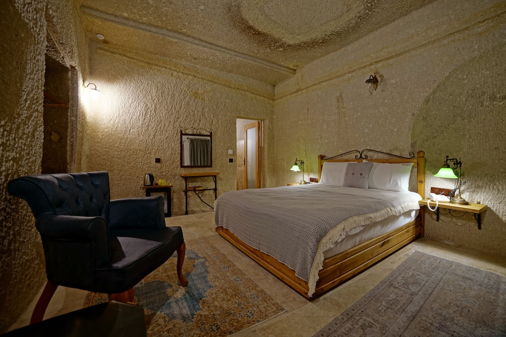 Junior Double Room, 1 Queen Bed, Courtyard View photo 2