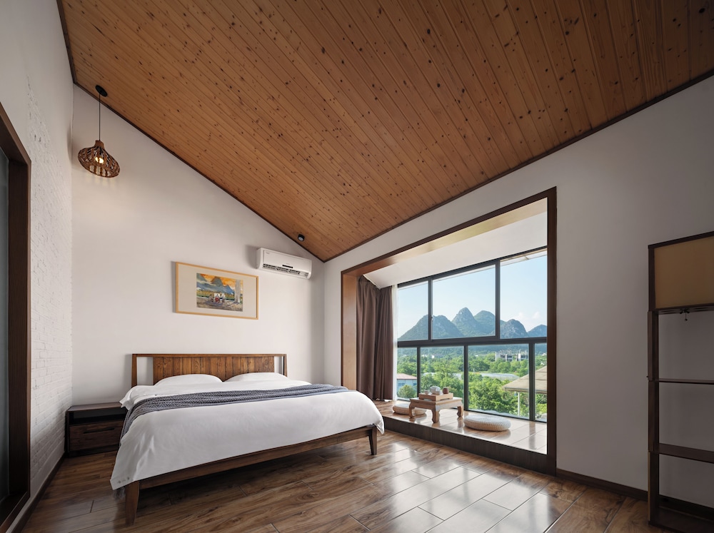 Comfort Double Room, 1 King Bed, Hill View