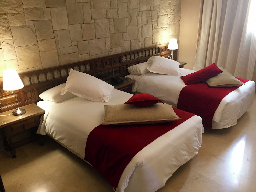 Classic Twin Room - Photo 5