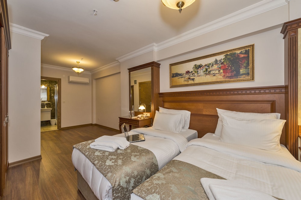 Family Room, 2 Bedrooms, City View photo 2