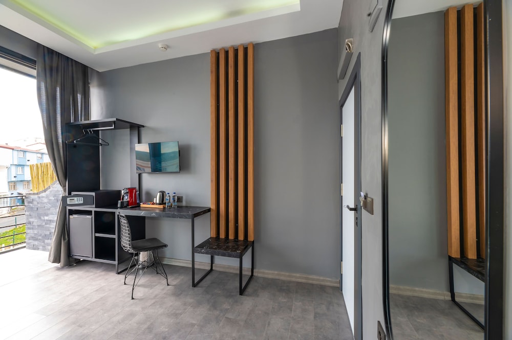 Deluxe Double or Twin Room, Balcony - Photo 5