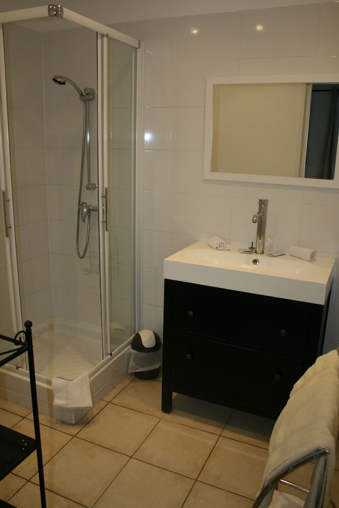 Basic Single Room, Private Bathroom photo 3