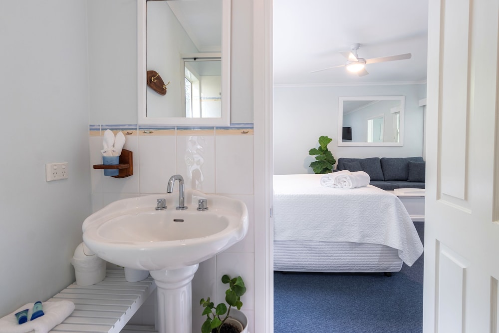 Suite, 1 Bedroom - Photo 9