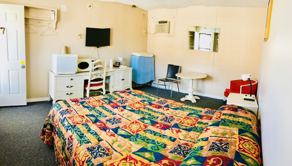 Room, 1 Queen Bed photo 1