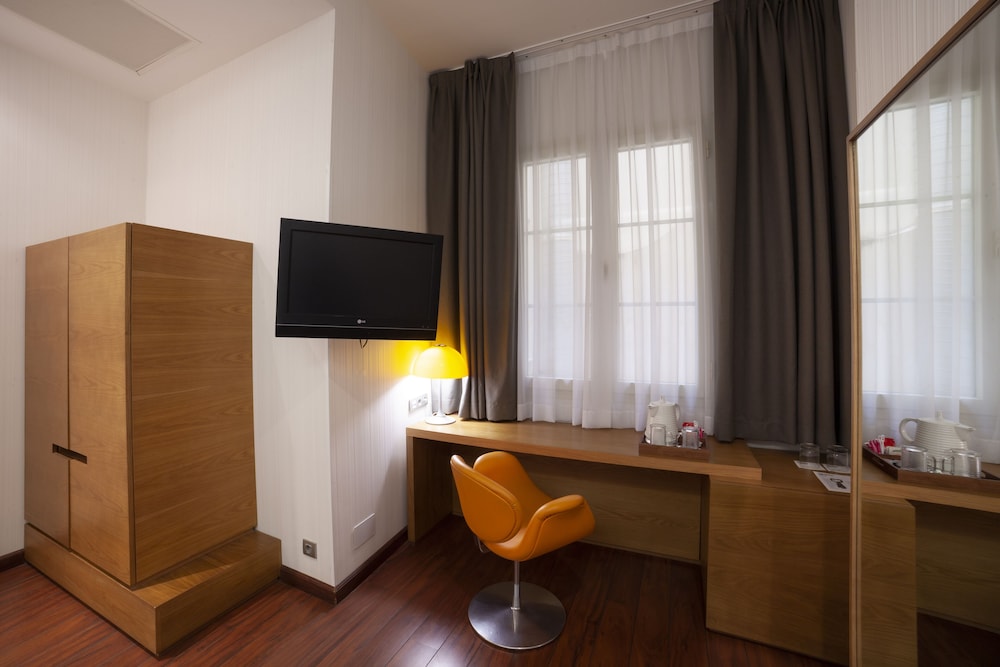 Basic Double Room (Patio Interior)