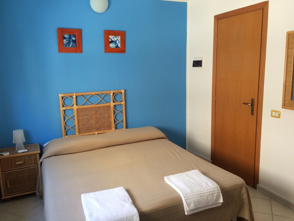 Standard Double Room, Ensuite, Partial Sea View (Stanza 5) photo 1