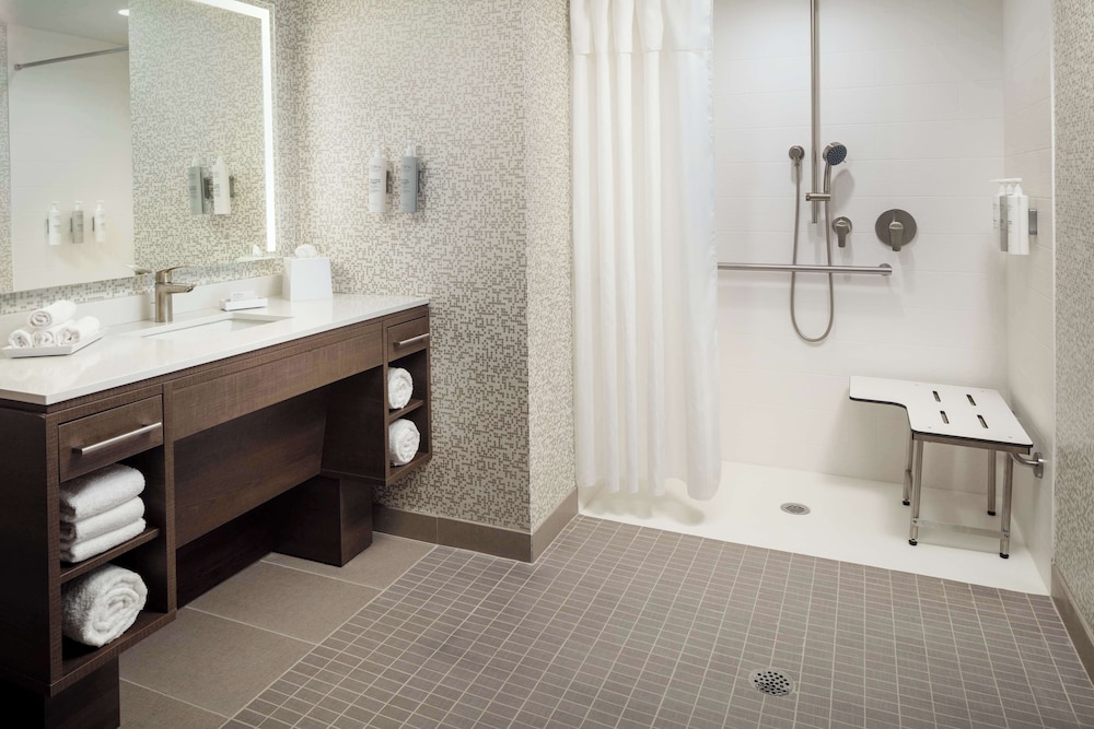 Suite, 1 King Bed, Accessible (Hearing) - Photo 5