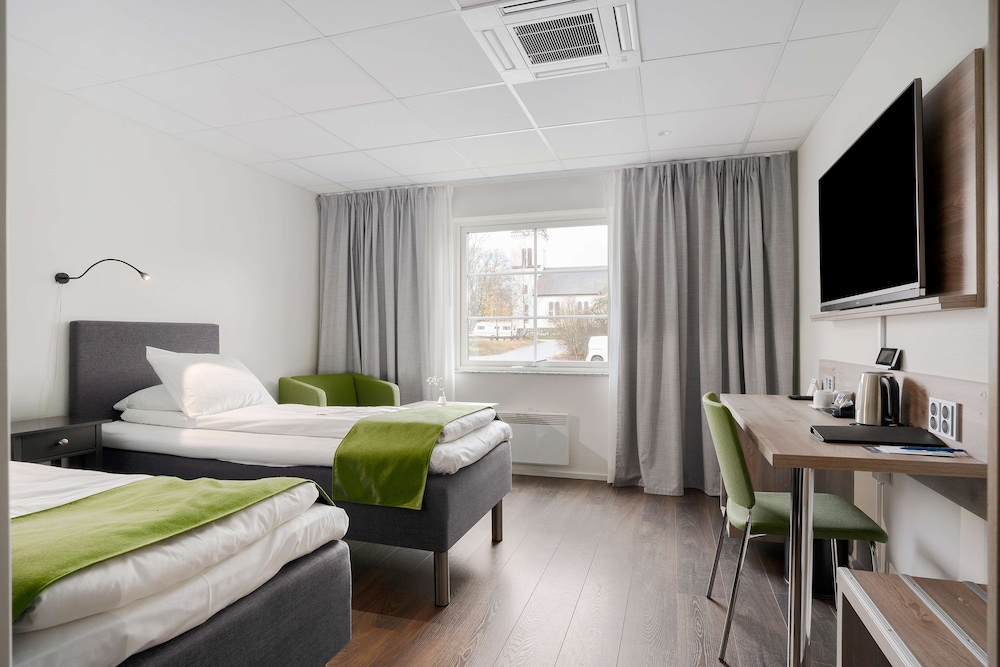 Standard Room, 2 Twin Beds, Accessible, Refrigerator photo 2
