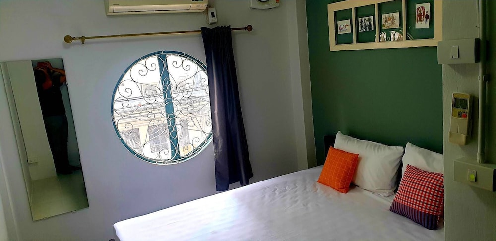 Private Double Bedroom (Shared bathroom) photo 1