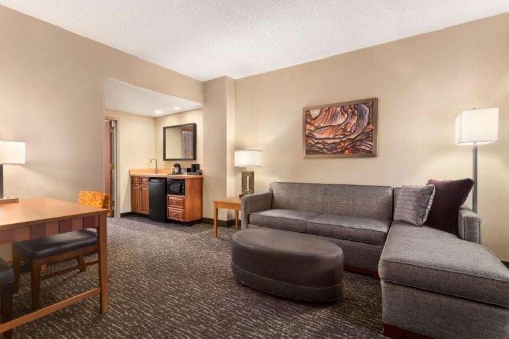 Suite, Accessible, Non Smoking photo 1