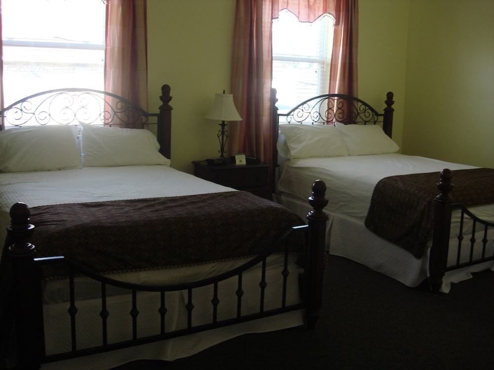 Room, 2 Queen Beds photo 3