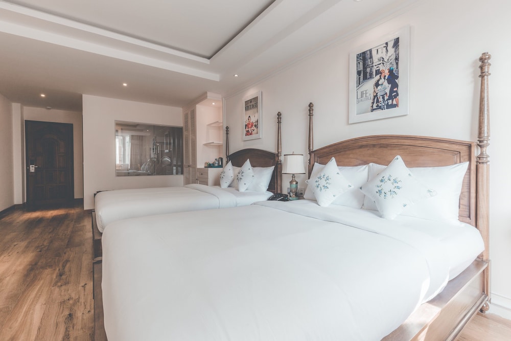 Elegant Suite 2 Double Beds City View photo 3