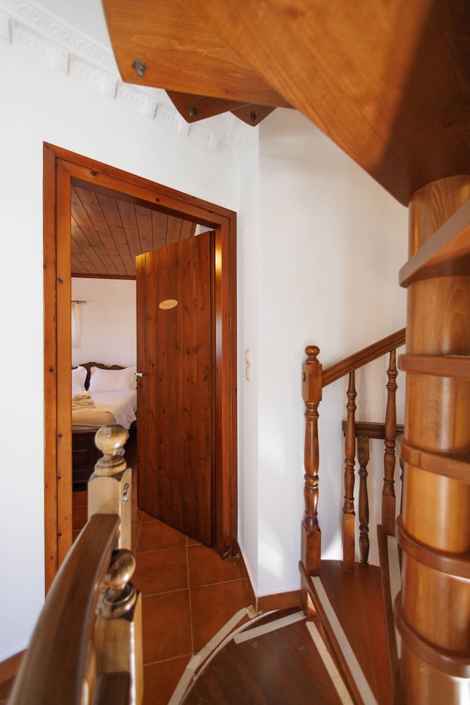 Traditional House photo 3