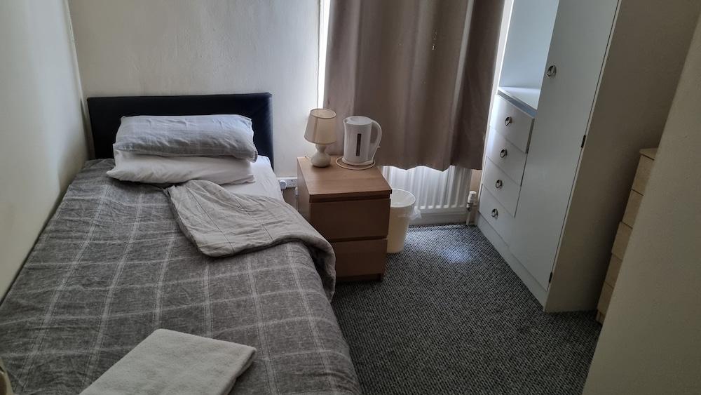 Basic Single Room, 1 Twin Bed, Non Smoking