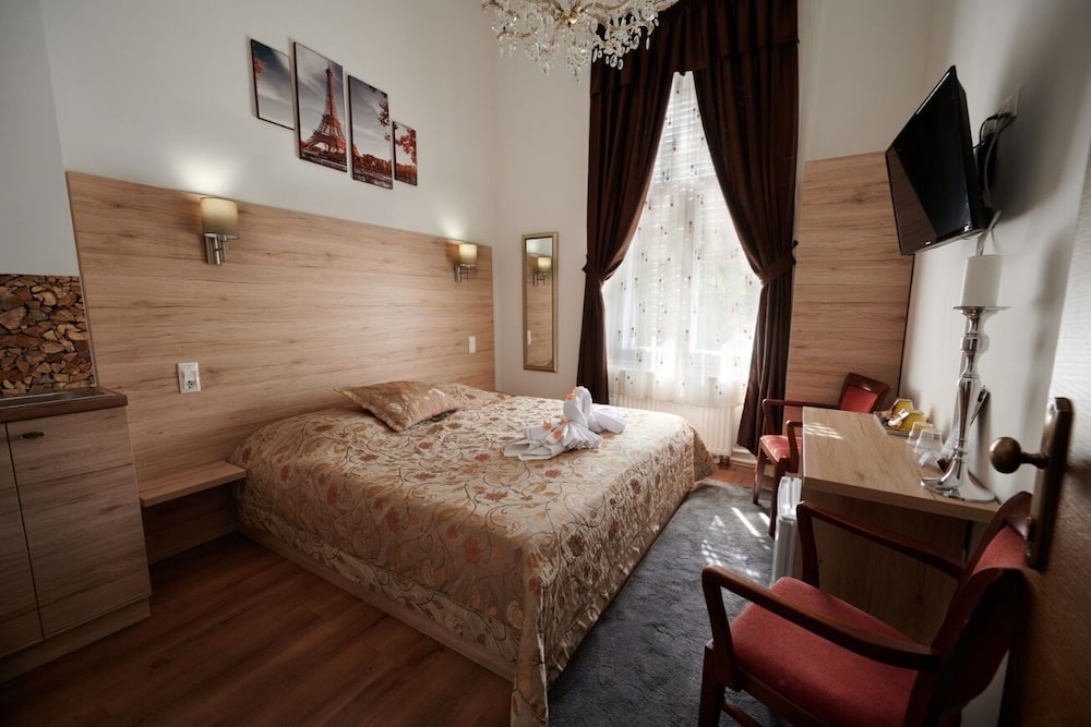 Standard Room, City View photo 2