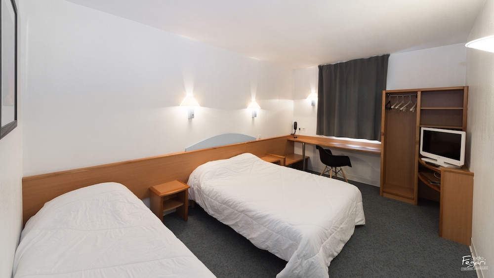Triple Room with 1 Double Bed and 1 Single Bed photo 1