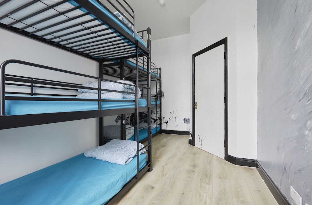 Bed in a Shared 6-bed Female Dormitory photo 1