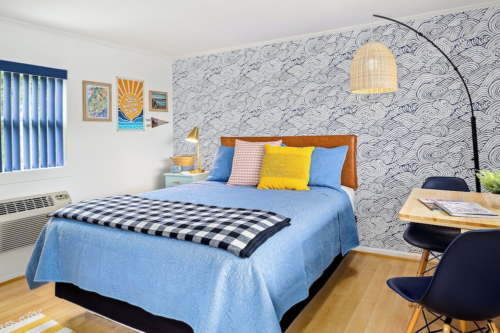 Superior Double Room, 1 Queen Bed, Pool Access photo 1