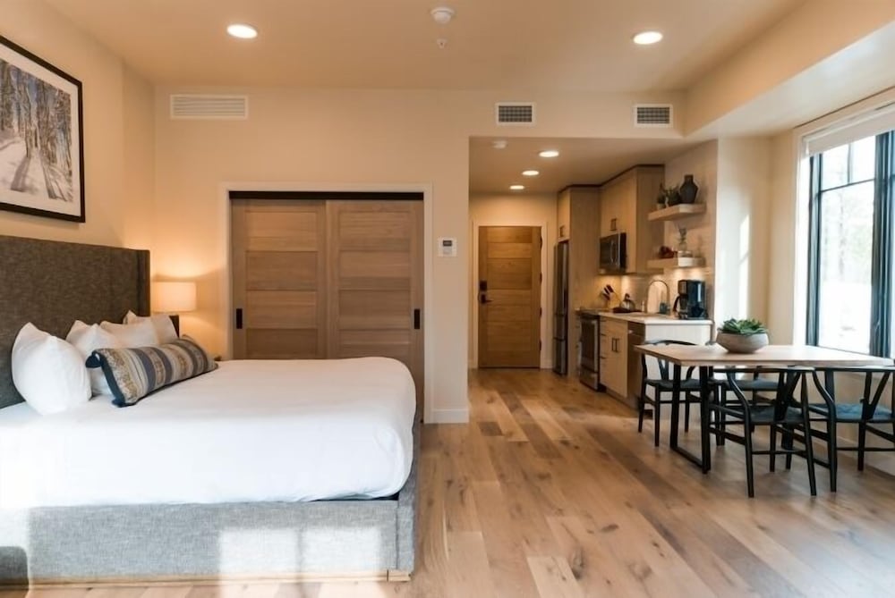 Condo, 1 King Bed with Sofa bed (Village Studio) photo 2