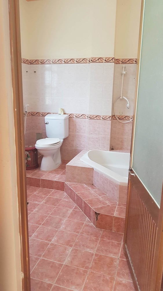 Deluxe Room, Bathtub photo 3