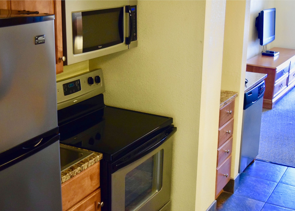 Condo, 2 Bedrooms, Oceanfront photo 3