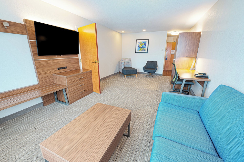 Suite, 1 Bedroom - Photo 3