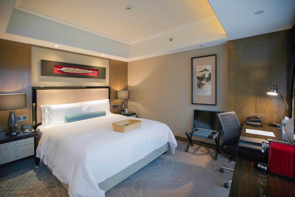 Superior Room, 1 King Bed photo 2