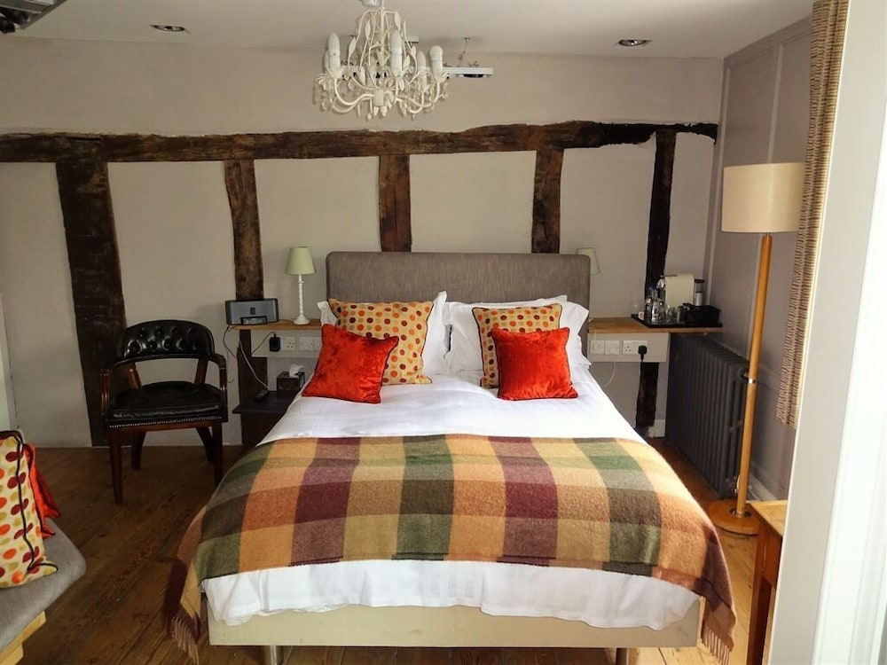 Deluxe Double Room, Ensuite (KING) - Photo 7