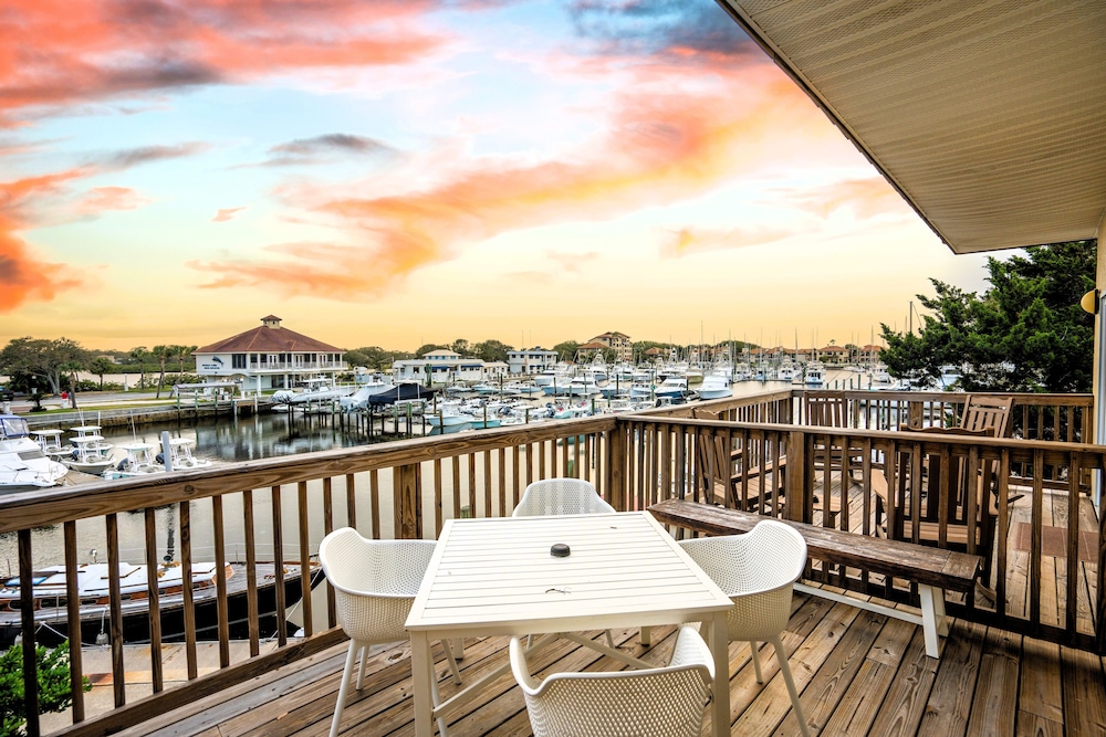 Traditional Studio, Balcony, Harbor View