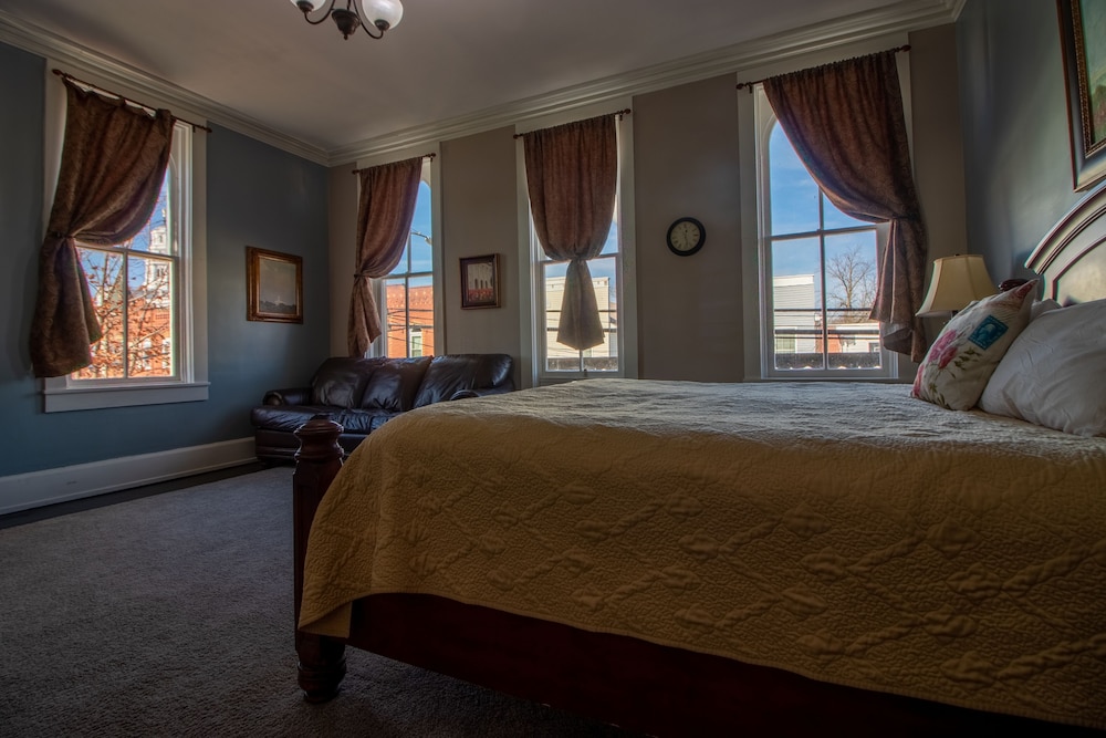 Romantic Room (Historic Building, No Elevator) photo 2