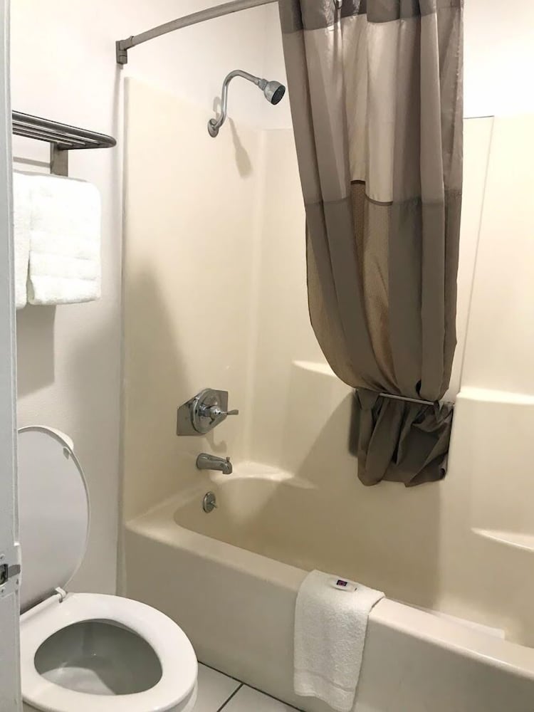 Standard Suite, 1 King Bed, Accessible, Non Smoking photo 3