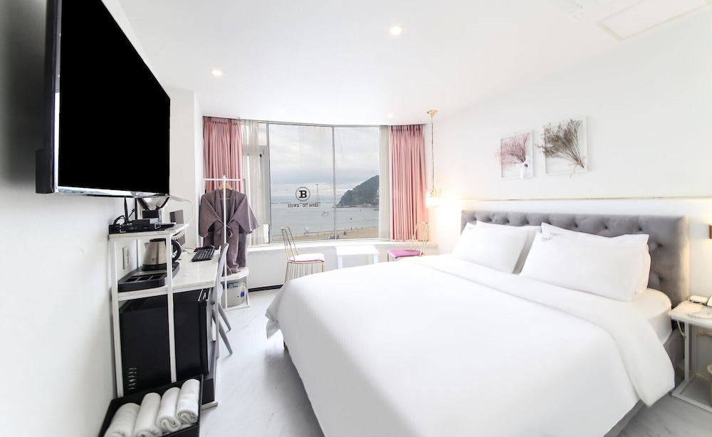 Superior Double Room, 1 Queen Bed, Beach View, Beachfront photo 3