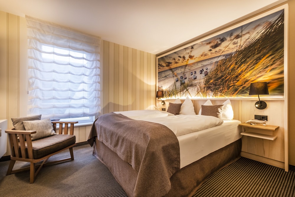 Single Room thumbnail 6
