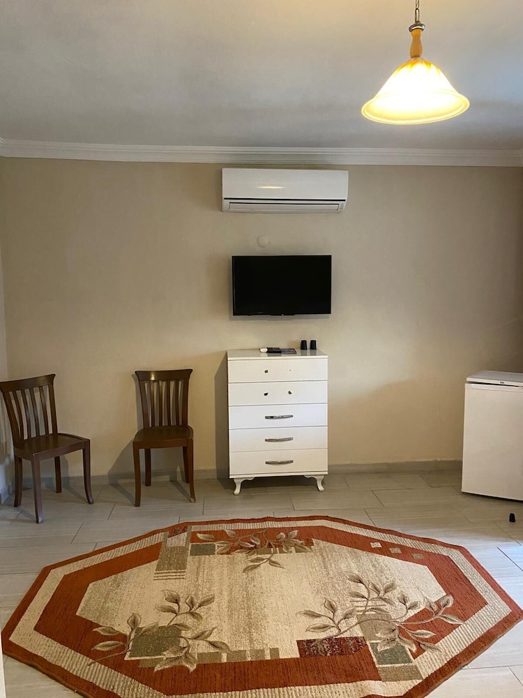 Comfort Quadruple Room, 1 Bedroom, Smoking, Courtyard View photo 2