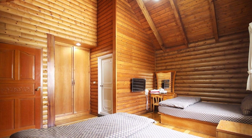 Chalet, 4 Bedrooms (12 People) photo 2