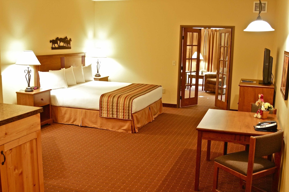 Suite, 1 King Bed, Accessible, Jetted Tub - Photo 1