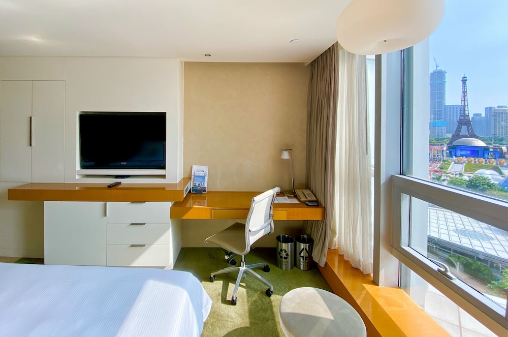 Room, 1 King Bed, Park View - Photo 4