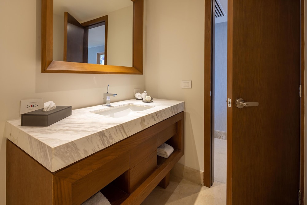 Royale Presidential Suite One Bedroom Ocean View