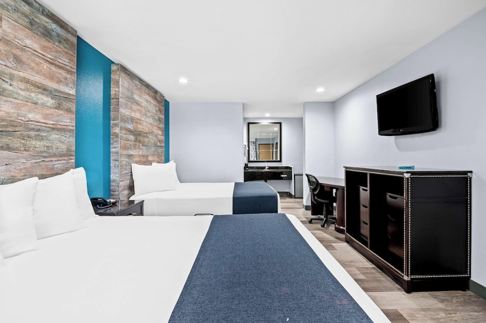 Suite, Multiple Beds, Non Smoking - Photo 8
