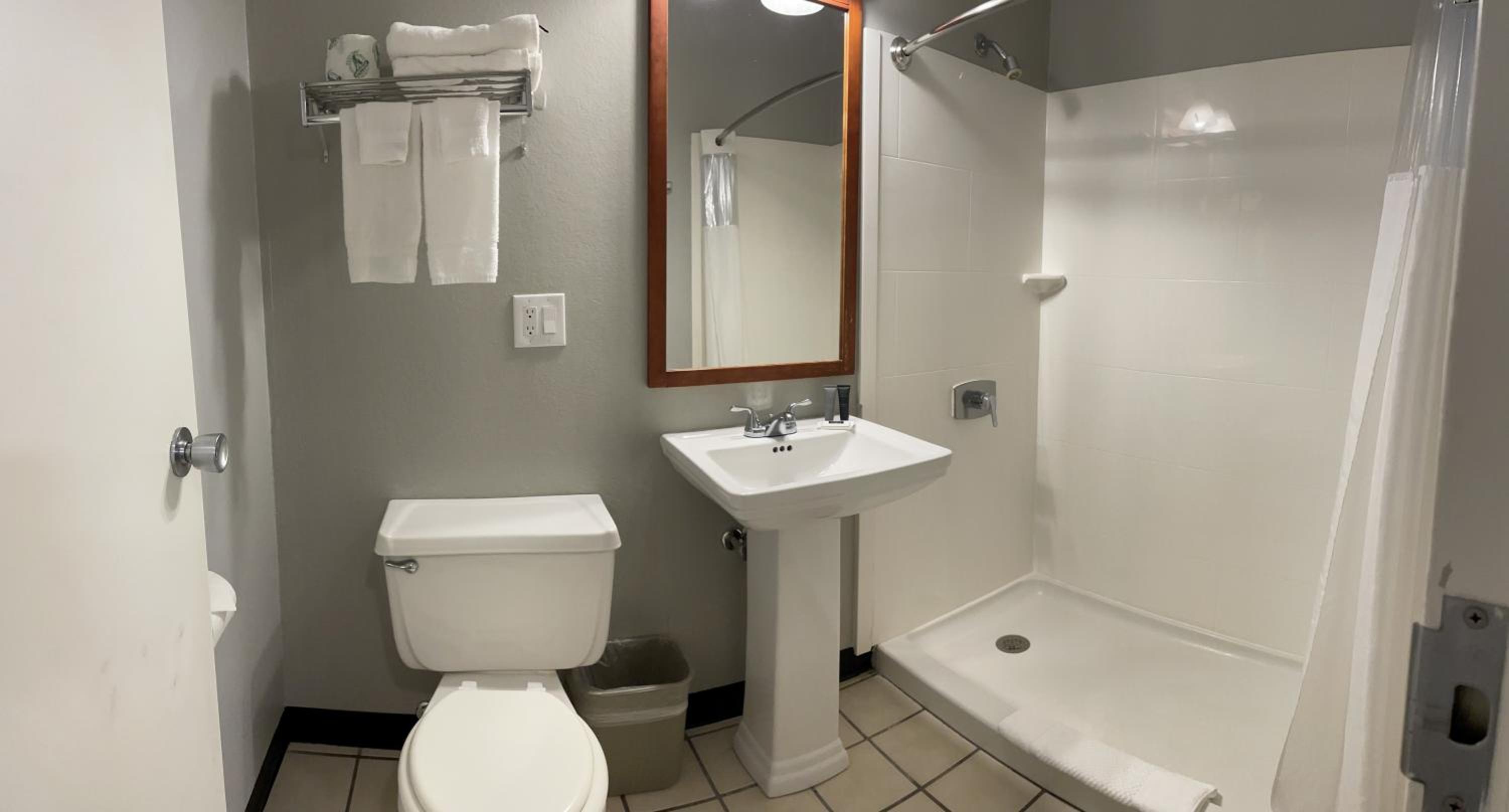 Queen Room - Photo 2