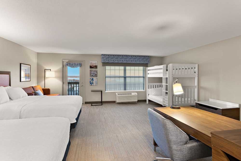 Suite, 2 Queen Beds, Non Smoking - Photo 3