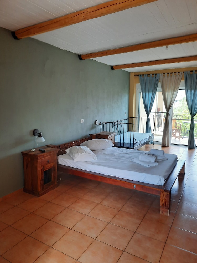 2 Adults One-Bedroom Apartment - Photo 8