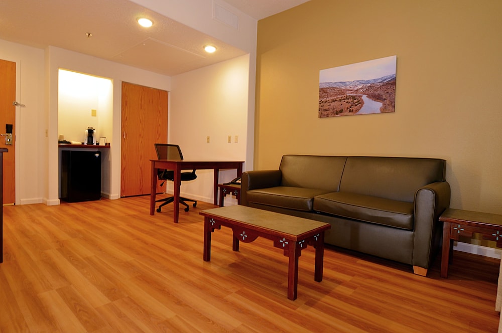 Suite - Photo 2