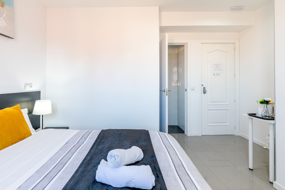 Economy Double Room, Ensuite photo 3