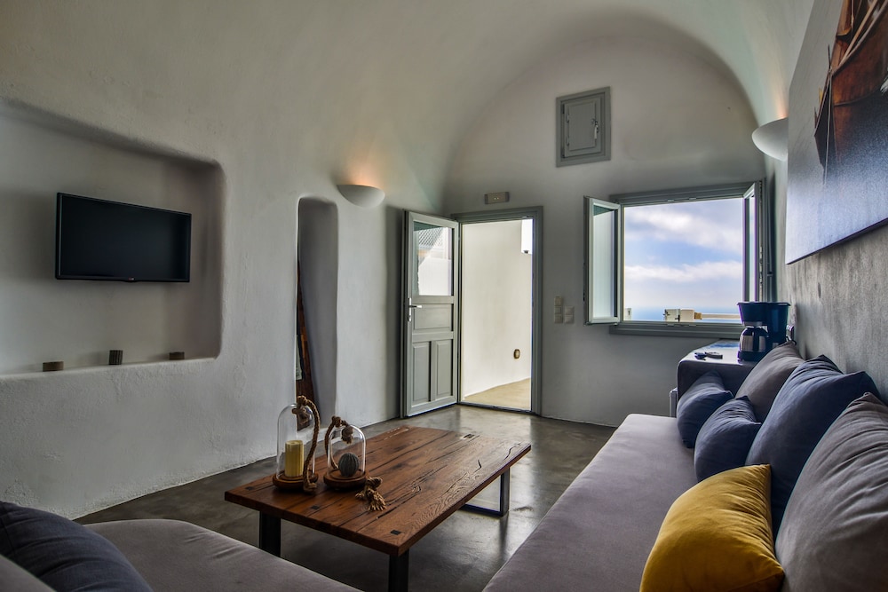 Honeymoon Studio Suite, 1 Bedroom, Hot Tub, Caldera & Sea View